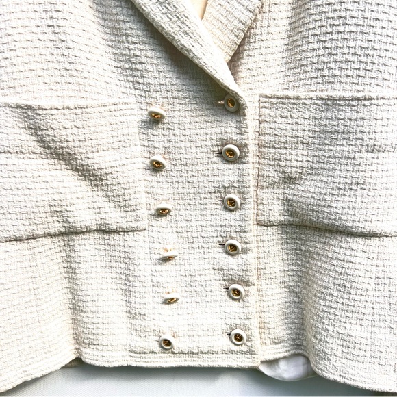 Vintage 90's CHANEL vanilla knit blazer jacket 17 logo buttons double br… - Picture 4 of 13